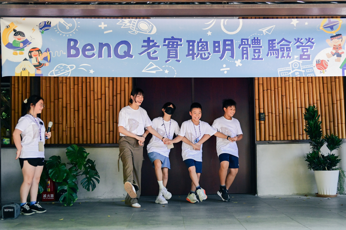 <br />
<b>Notice</b>:  Undefined index: msg_title in <b>/home/gibenqfo/public_html/modules/feature-slider_benq_detail.php</b> on line <b>54</b><br />
