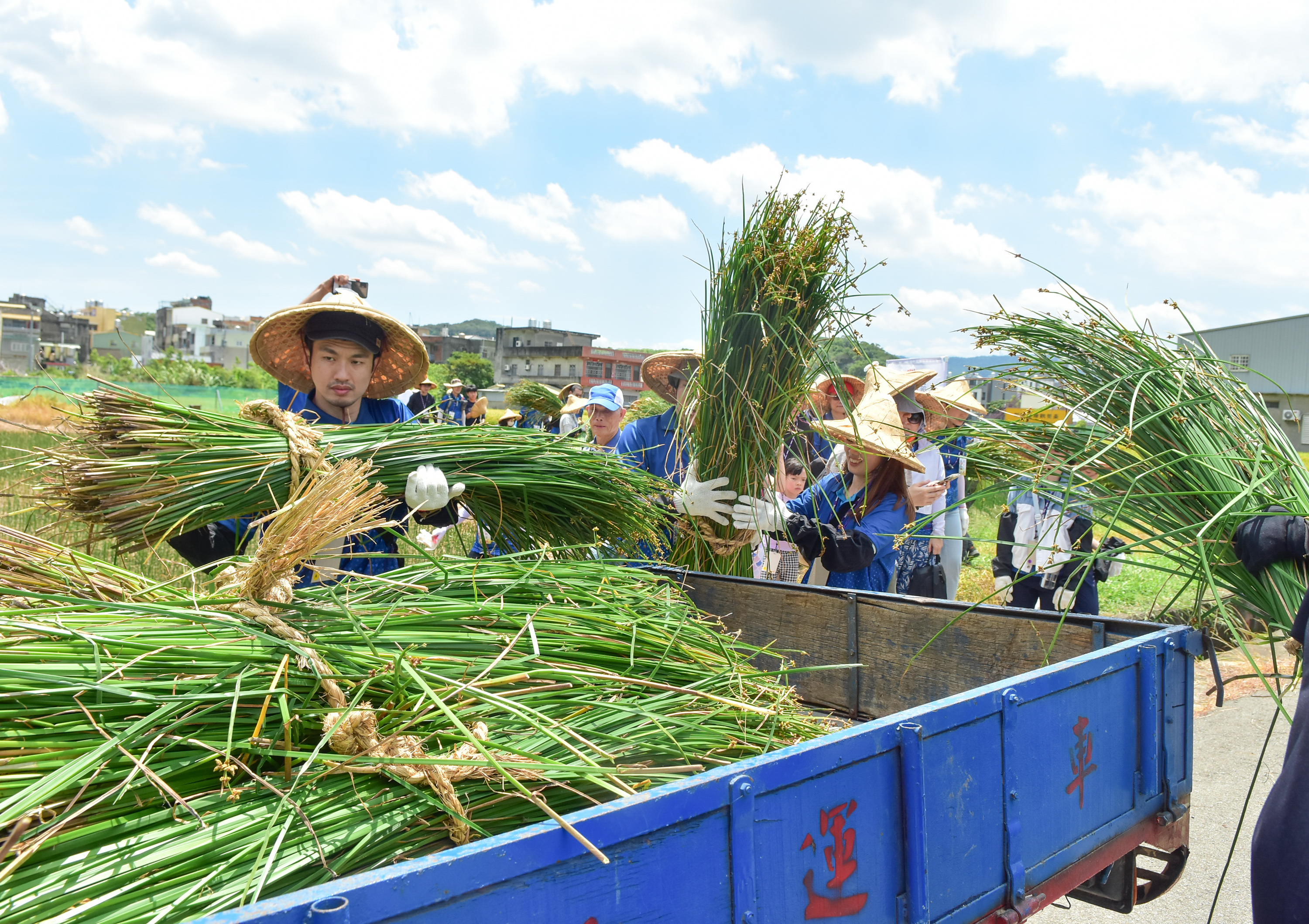 <br />
<b>Notice</b>:  Undefined index: msg_title in <b>/home/gibenqfo/public_html/modules/feature-slider_benq_detail.php</b> on line <b>54</b><br />
