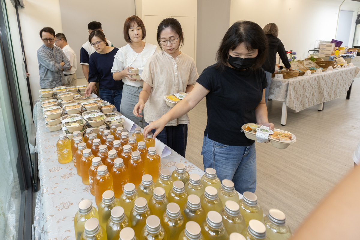 <br />
<b>Notice</b>:  Undefined index: msg_title in <b>/home/gibenqfo/public_html/modules/feature-slider_benq_detail.php</b> on line <b>54</b><br />
