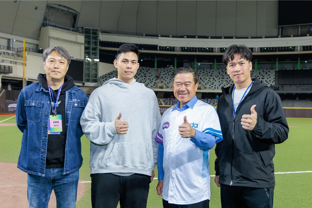 【工商時報】BenQ夢想高飛日 攜手棒球小將參觀台北101「夢想高飛」特展