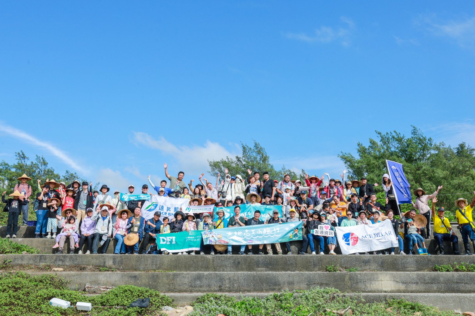 《大地志工小旅行 No.3》再訪新屋千年藻礁海岸　揮汗清理海洋廢棄物